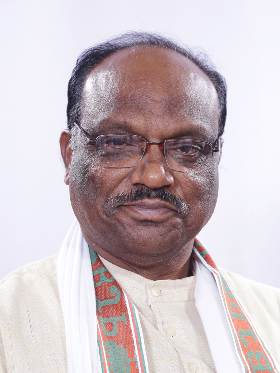 Official portrait of Durga Das Uikey in a cream kurta with a white and saffron stole, against a pale background